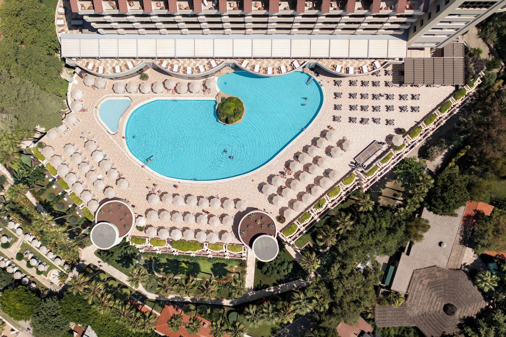 Melas Resort Hotel — Swimming pool in Side
