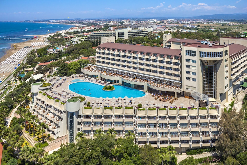 Melas Resort Hotel — Swimming pool in Side
