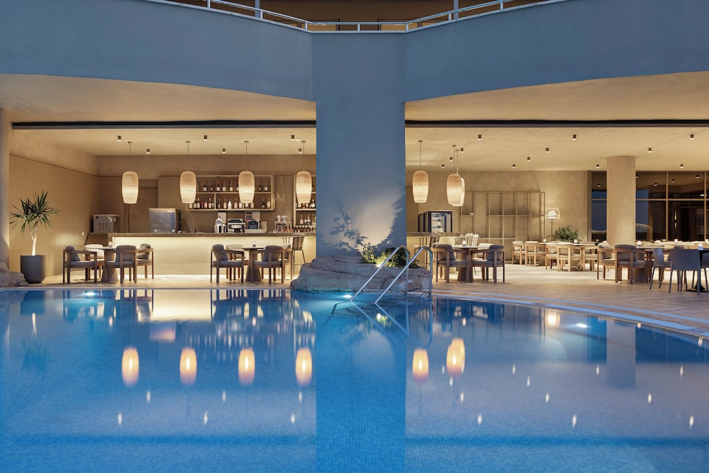 Melas Resort Hotel — Swimming pool in Side