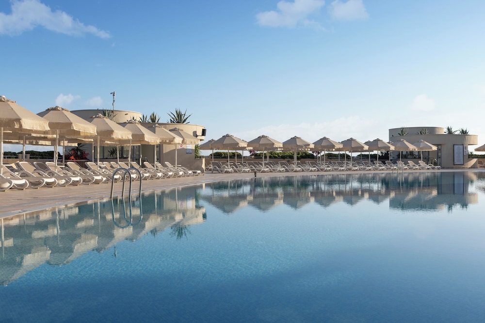 Melas Resort Hotel — Swimming pool in Side