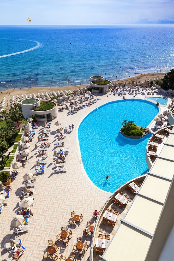 Melas Resort Hotel — Swimming pool in Side