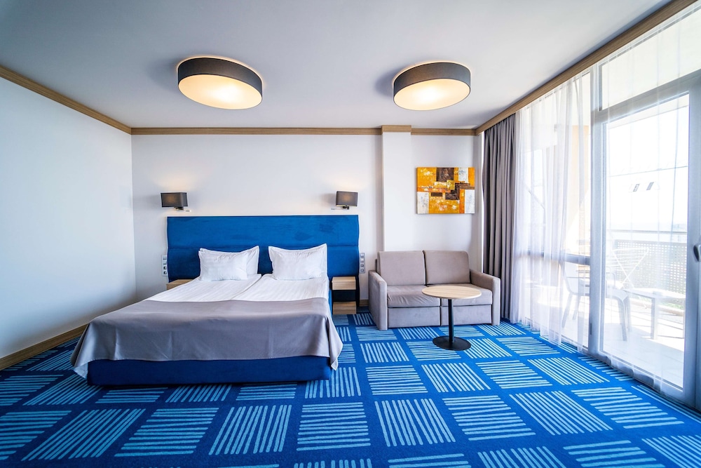 HVD Viva Club Hotel - Ultra All Inclusive — Hotel rooms in Golden Sands, Varna Region