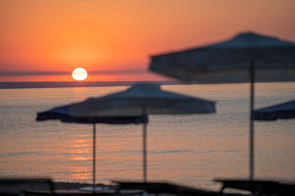 HVD Viva Club Hotel - Ultra All Inclusive — Beach in Golden Sands, Varna Region