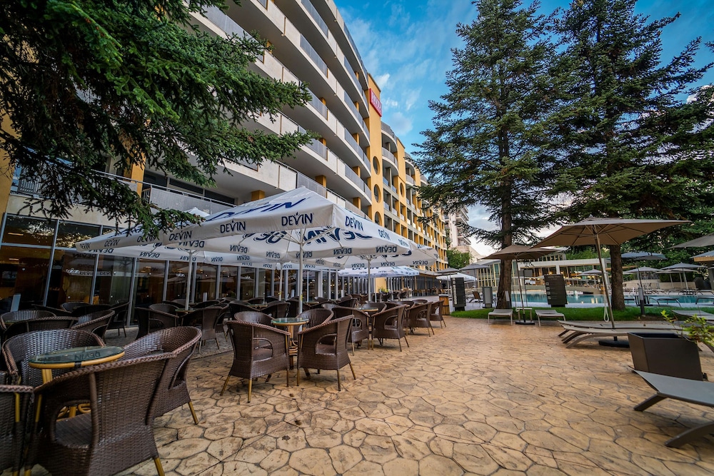 HVD Viva Club Hotel - Ultra All Inclusive — Restaurant & bars in Golden Sands, Varna Region