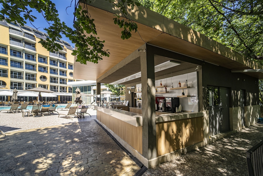 HVD Viva Club Hotel - Ultra All Inclusive — Restaurant & bars in Golden Sands, Varna Region