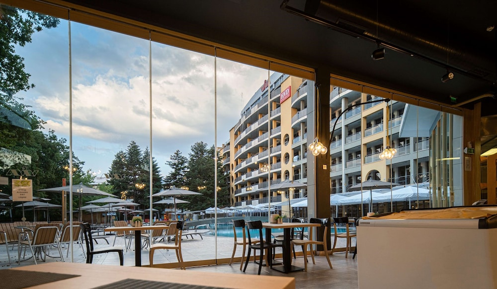 HVD Viva Club Hotel - Ultra All Inclusive — Restaurant & bars in Golden Sands, Varna Region