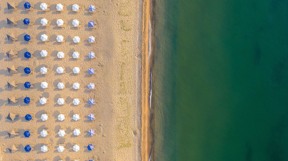 HVD Viva Club Hotel - Ultra All Inclusive — Beach in Golden Sands, Varna Region
