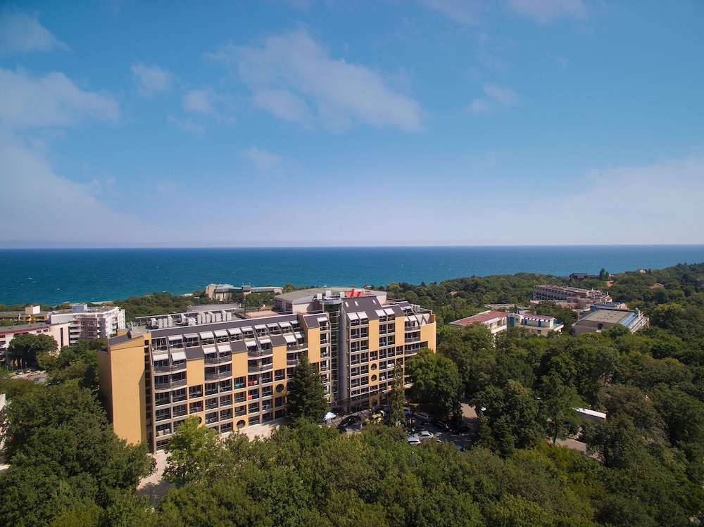 HVD Viva Club Hotel - Ultra All Inclusive — Hotel building in Golden Sands, Varna Region