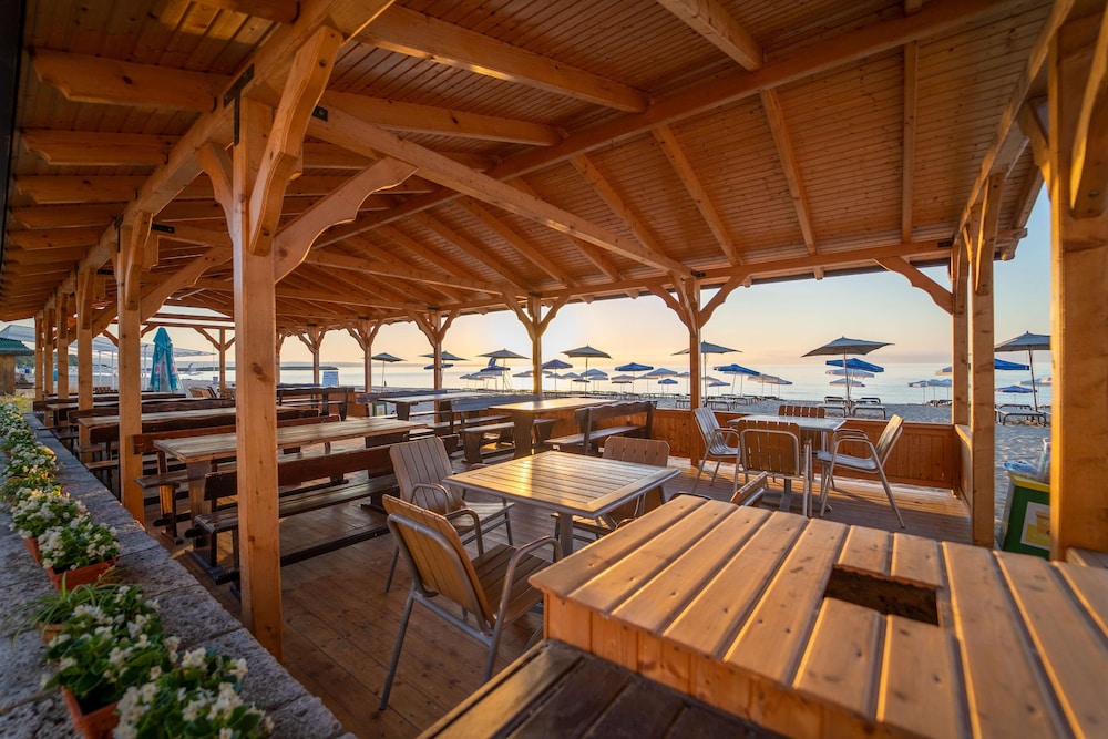 HVD Viva Club Hotel - Ultra All Inclusive — Restaurant & bars in Golden Sands, Varna Region