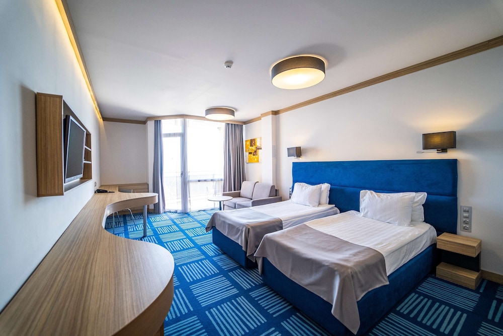 HVD Viva Club Hotel - Ultra All Inclusive — Hotel rooms in Golden Sands, Varna Region
