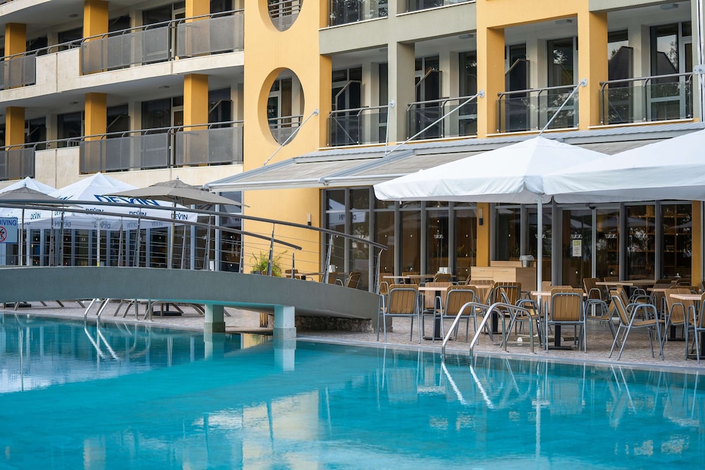 HVD Viva Club Hotel - Ultra All Inclusive — Swimming pool in Golden Sands, Varna Region