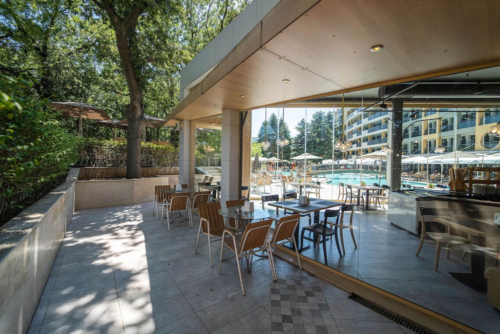 HVD Viva Club Hotel - Ultra All Inclusive — Restaurant & bars in Golden Sands, Varna Region