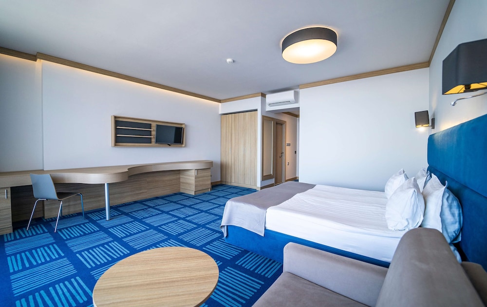 HVD Viva Club Hotel - Ultra All Inclusive — Hotel rooms in Golden Sands, Varna Region