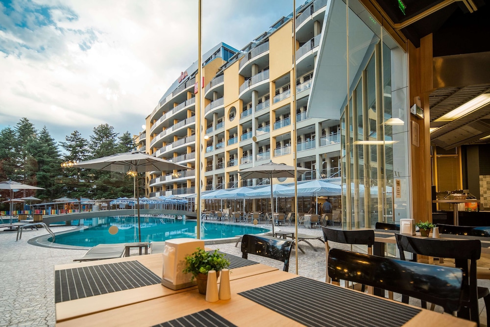 HVD Viva Club Hotel - Ultra All Inclusive — Swimming pool in Golden Sands, Varna Region