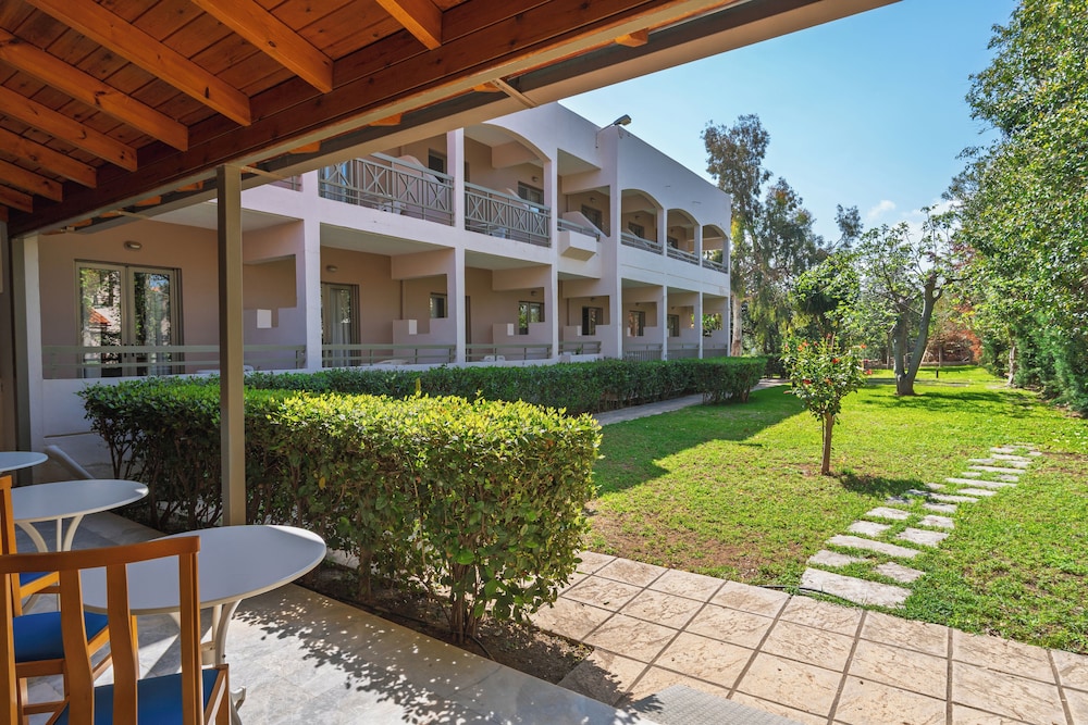 Pantheon Hotel — Hotel building in Rethymnon