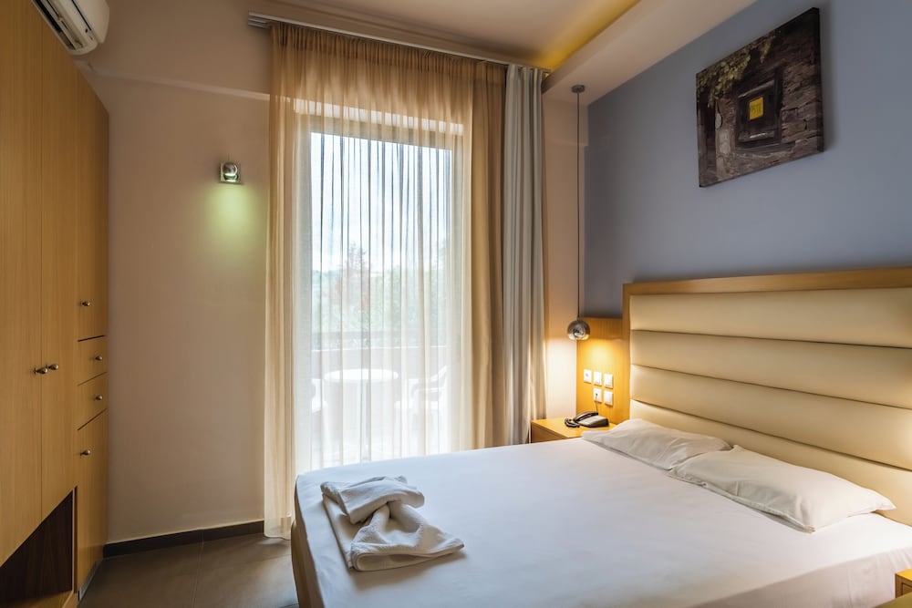 Pantheon Hotel — Hotel rooms in Rethymnon