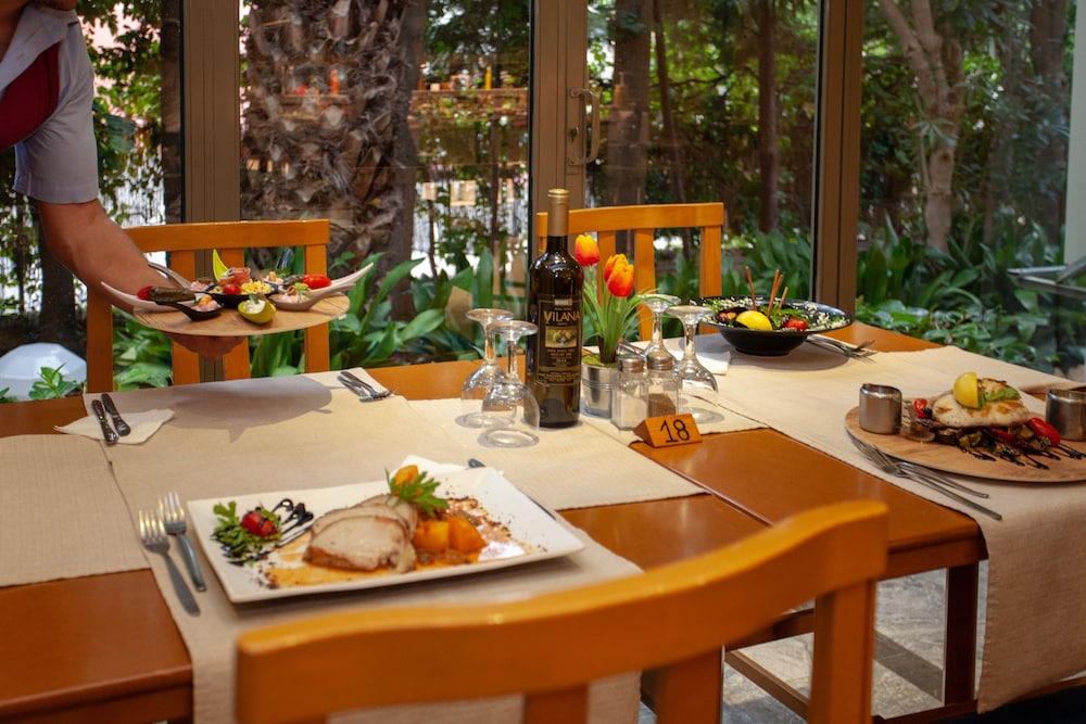 Pantheon Hotel — Restaurant & bars in Rethymnon