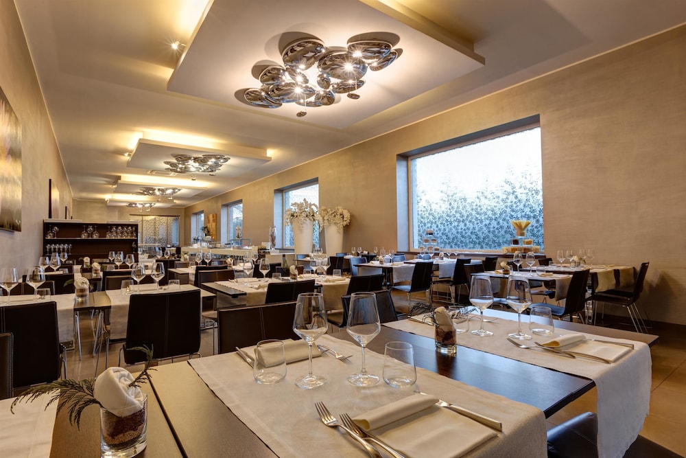 Klima Hotel Milano Fiere — Restaurant & bars in Milan, Lombardy