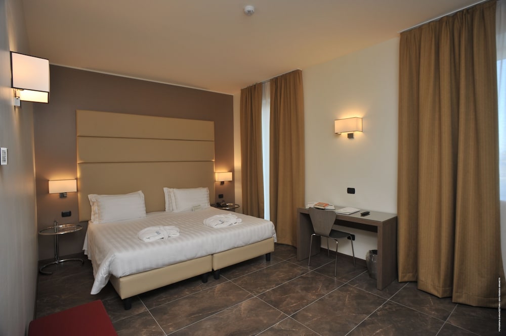 Klima Hotel Milano Fiere — Hotel rooms in Milan, Lombardy