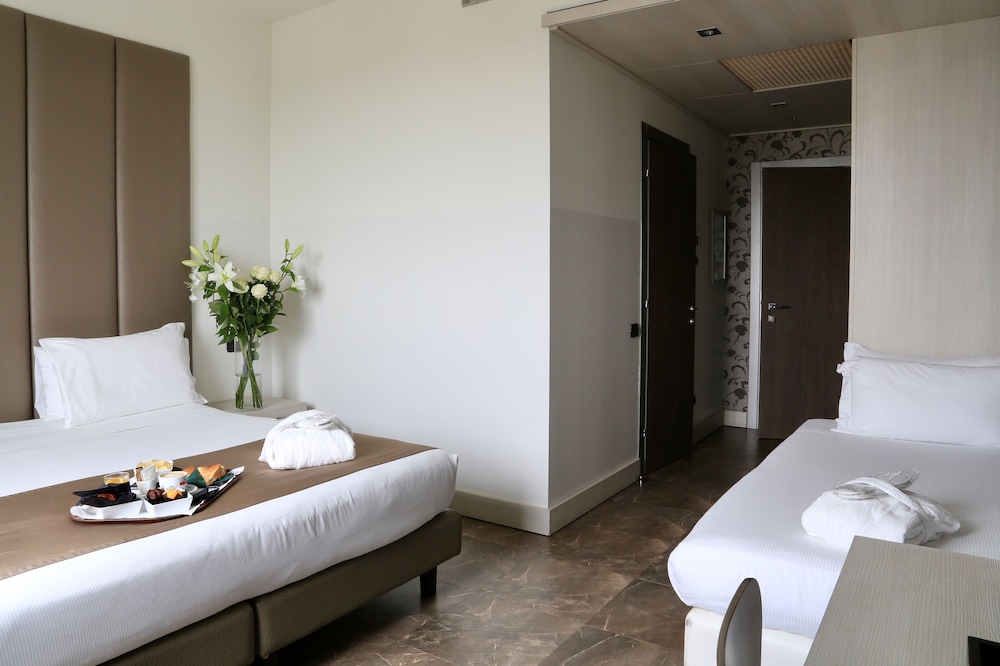 Klima Hotel Milano Fiere — Hotel rooms in Milan, Lombardy