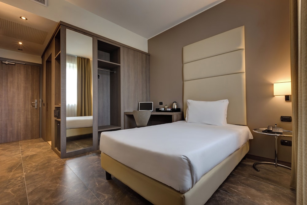 Klima Hotel Milano Fiere — Hotel rooms in Milan, Lombardy