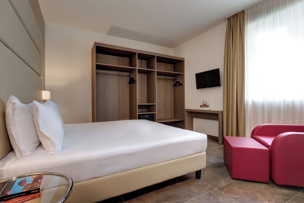 Klima Hotel Milano Fiere — Hotel rooms in Milan, Lombardy