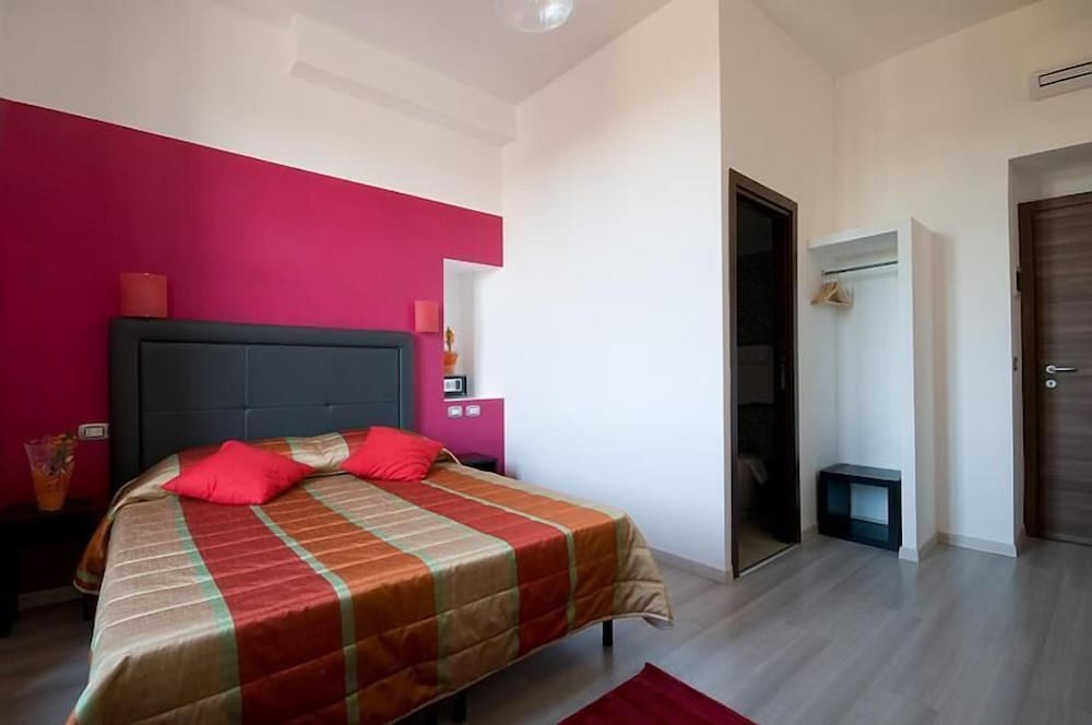 MF Hotel — Hotel rooms in Rome, Lazio