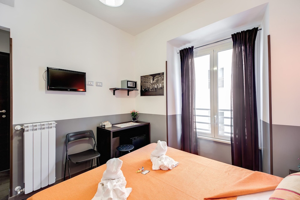 MF Hotel — Hotel rooms in Rome, Lazio