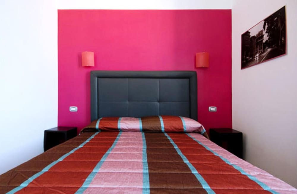 MF Hotel — Hotel rooms in Rome, Lazio