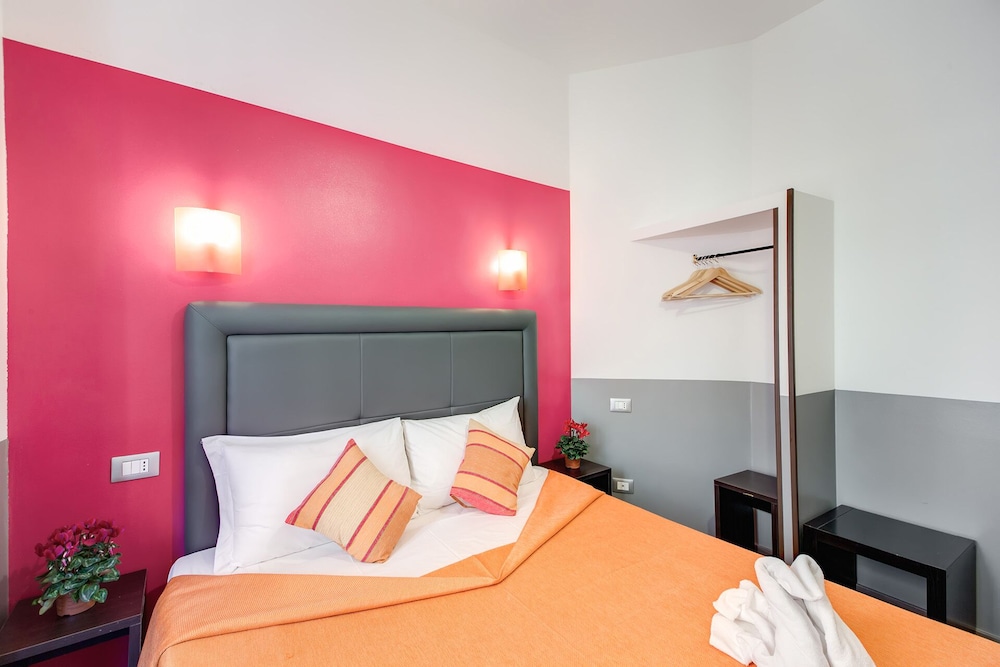 MF Hotel — Hotel rooms in Rome, Lazio