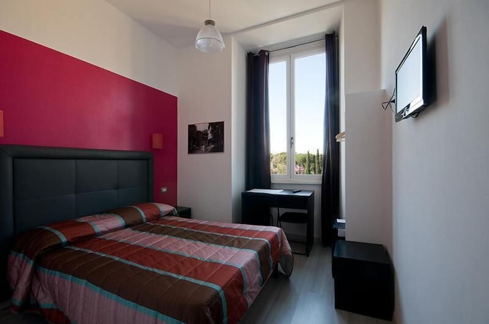 MF Hotel — Hotel rooms in Rome, Lazio