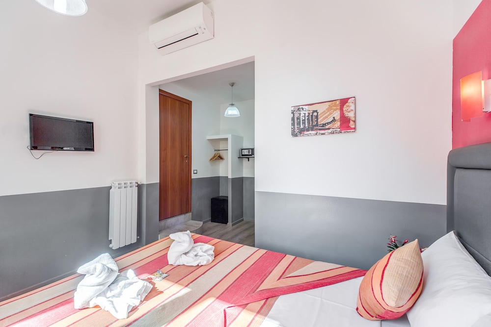 MF Hotel — Hotel rooms in Rome, Lazio