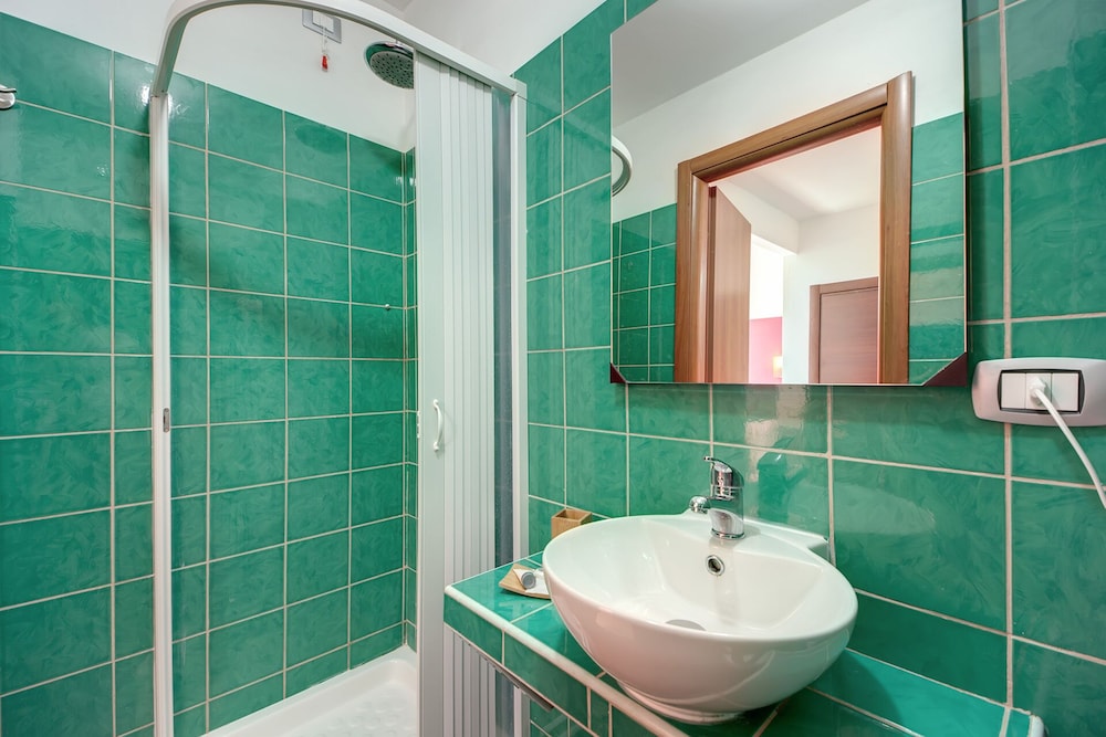 MF Hotel — Hotel rooms in Rome, Lazio