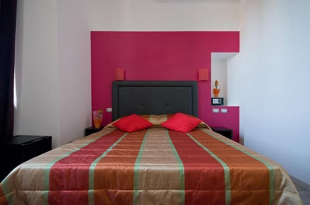 MF Hotel — Hotel rooms in Rome, Lazio