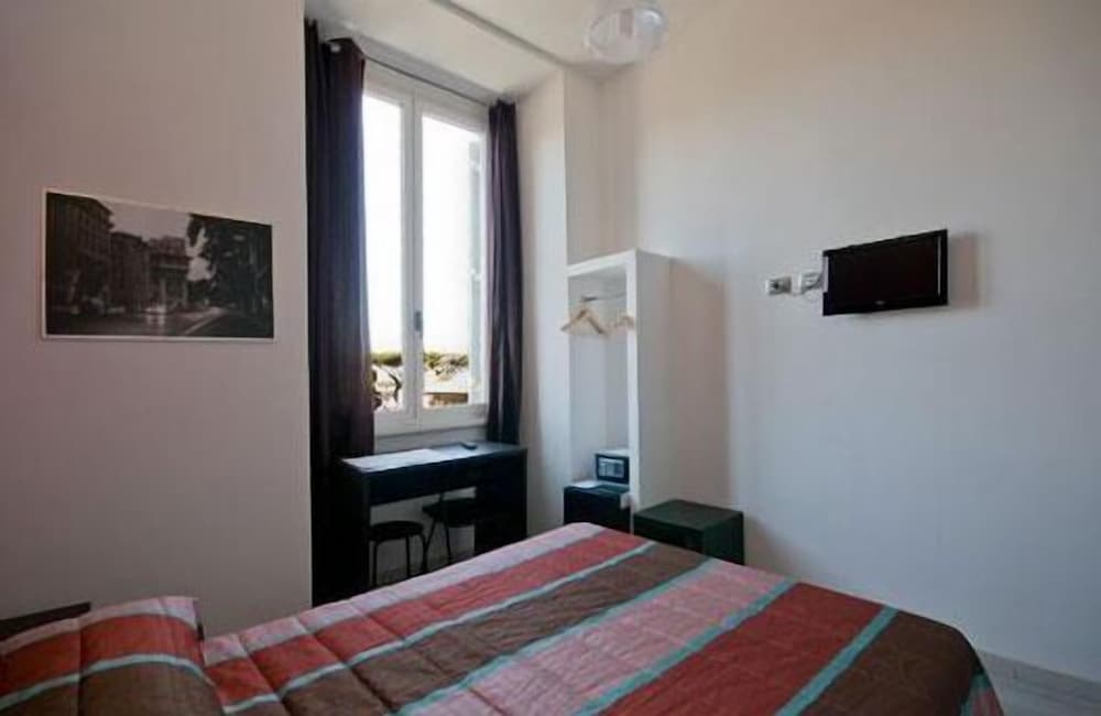 MF Hotel — Hotel rooms in Rome, Lazio