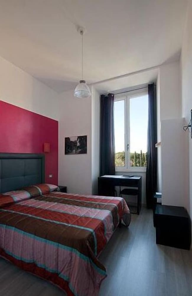 MF Hotel — Hotel rooms in Rome, Lazio