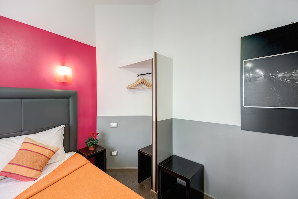 MF Hotel — Hotel rooms in Rome, Lazio