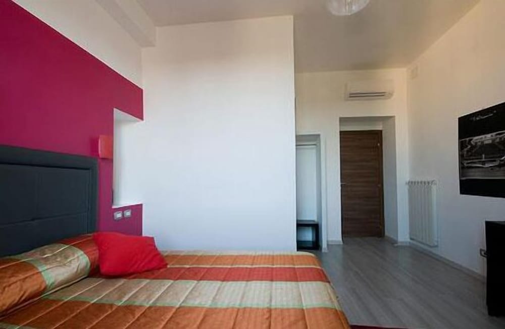 MF Hotel — Hotel rooms in Rome, Lazio