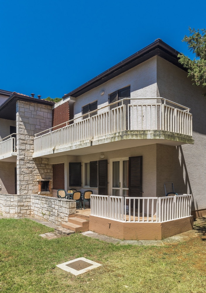 Apartments Polynesia Plava Laguna — Hotel building in Umag, Istria