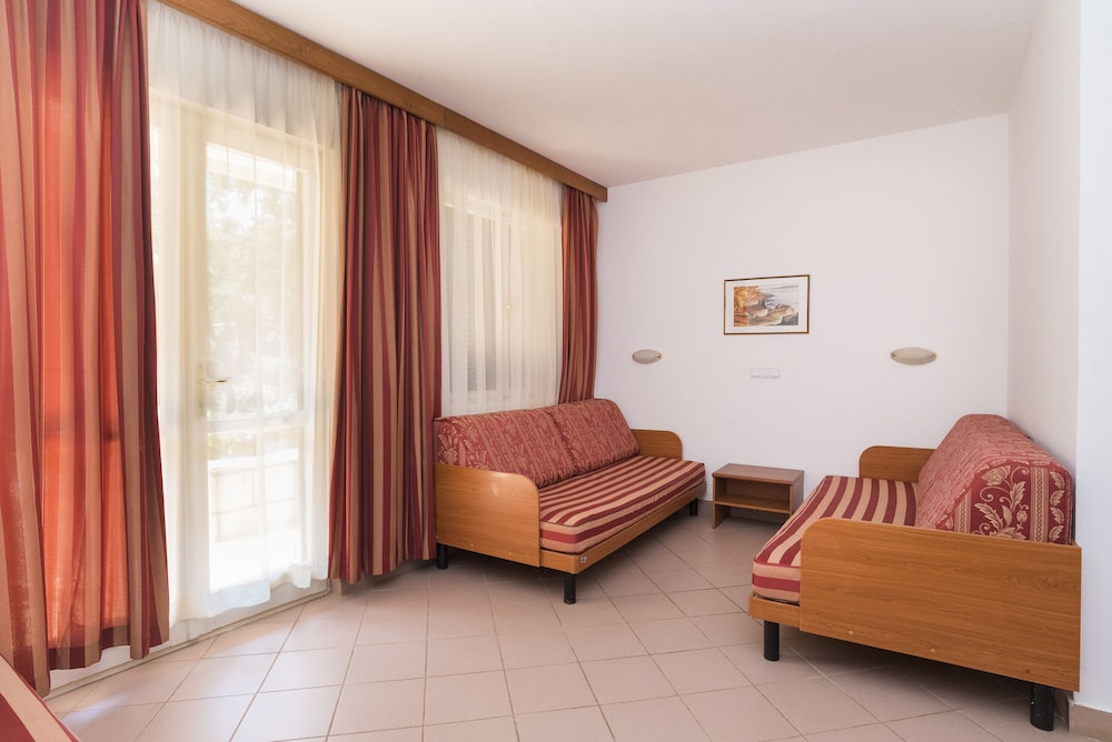 Apartments Polynesia Plava Laguna — Hotel rooms in Umag, Istria