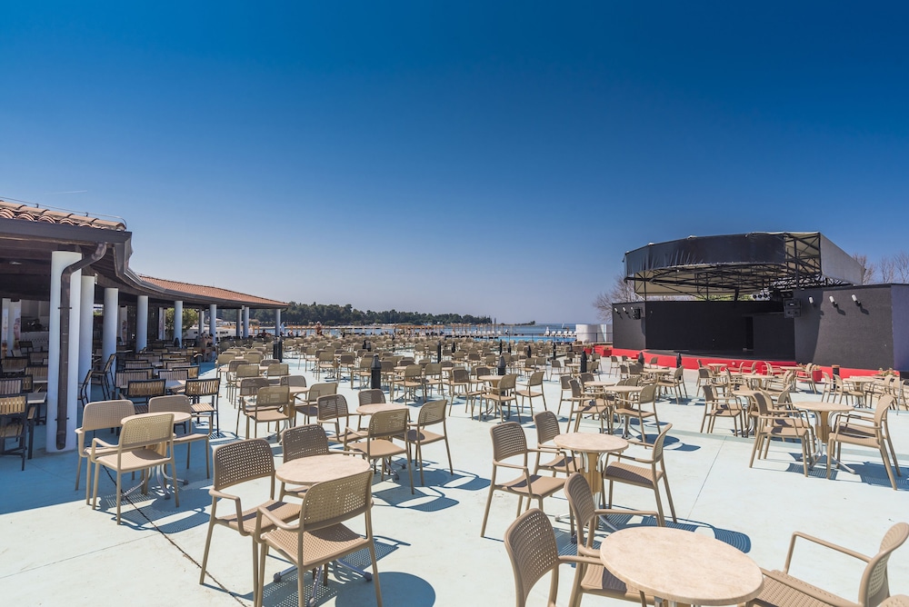 Apartments Polynesia Plava Laguna — Restaurant & bars in Umag, Istria