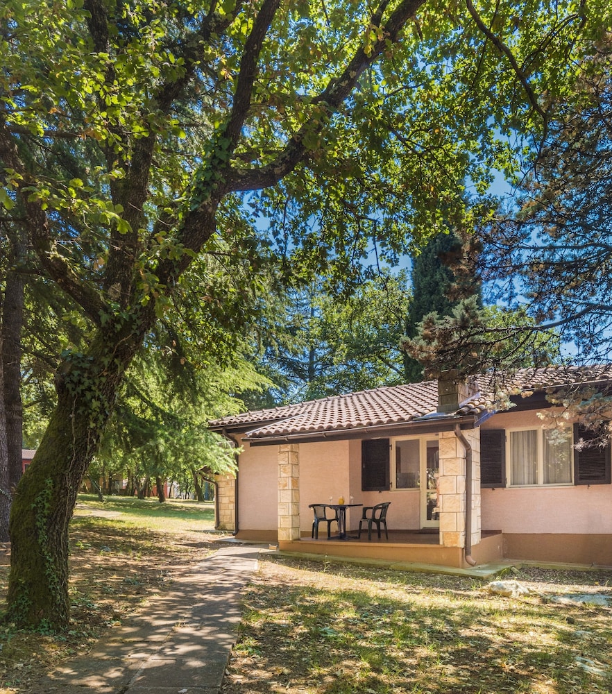 Apartments Polynesia Plava Laguna — Hotel building in Umag, Istria