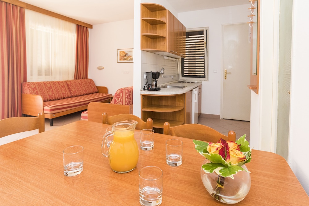 Apartments Polynesia Plava Laguna — Hotel rooms in Umag, Istria