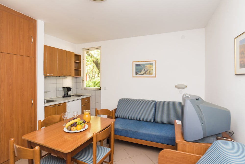 Apartments Polynesia Plava Laguna — Hotel rooms in Umag, Istria