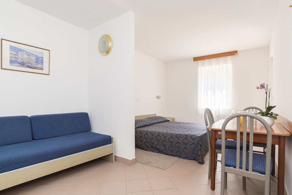 Apartments Polynesia Plava Laguna — Hotel rooms in Umag, Istria
