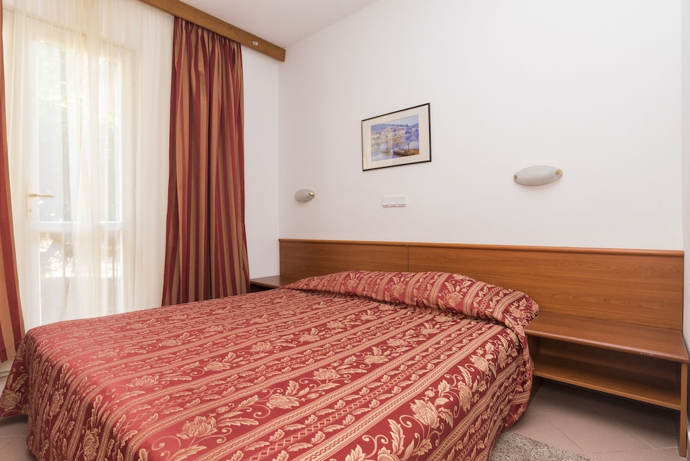 Apartments Polynesia Plava Laguna — Hotel rooms in Umag, Istria