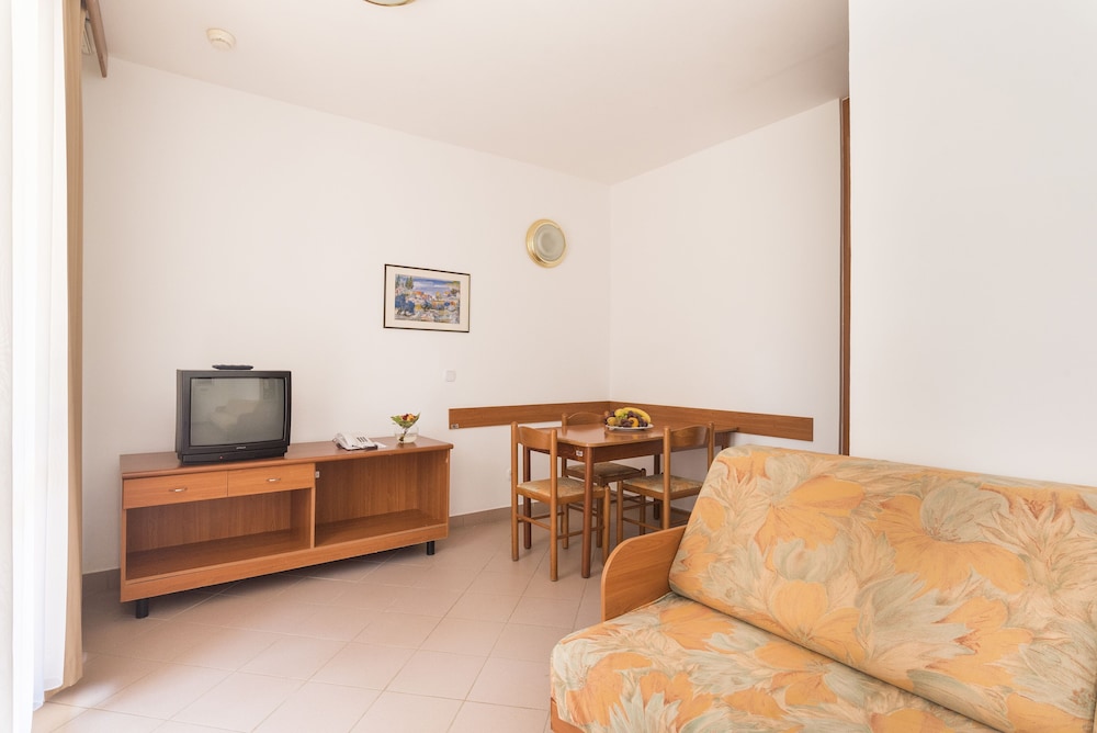 Apartments Polynesia Plava Laguna — Hotel rooms in Umag, Istria