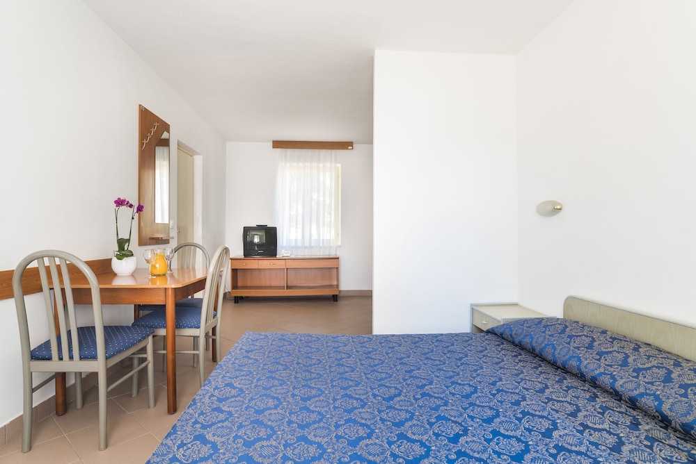 Apartments Polynesia Plava Laguna — Hotel rooms in Umag, Istria