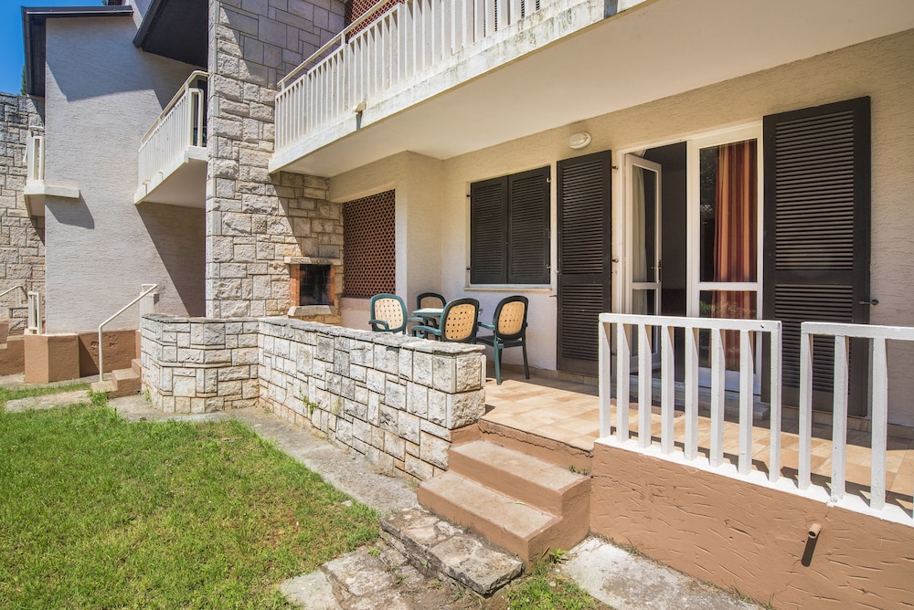 Apartments Polynesia Plava Laguna — Hotel building in Umag, Istria