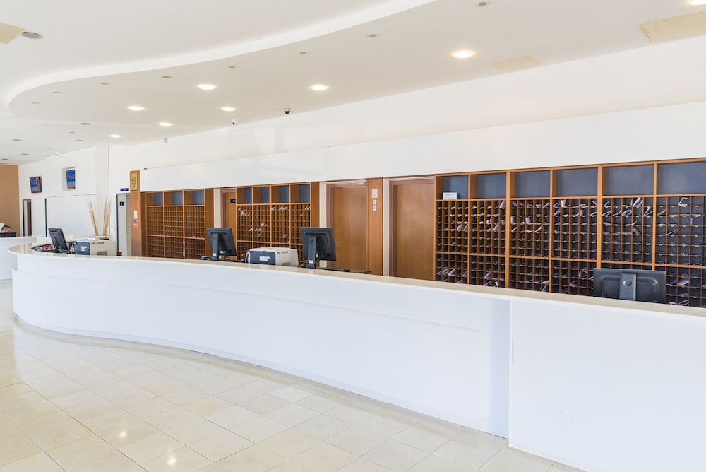 Apartments Polynesia Plava Laguna — Hotel building in Umag, Istria